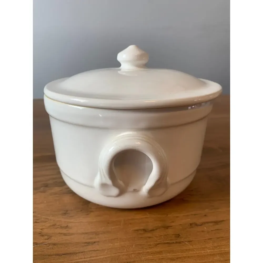 Sur La Table Round Covered Baking Dish White Serving Dish Soup 6
